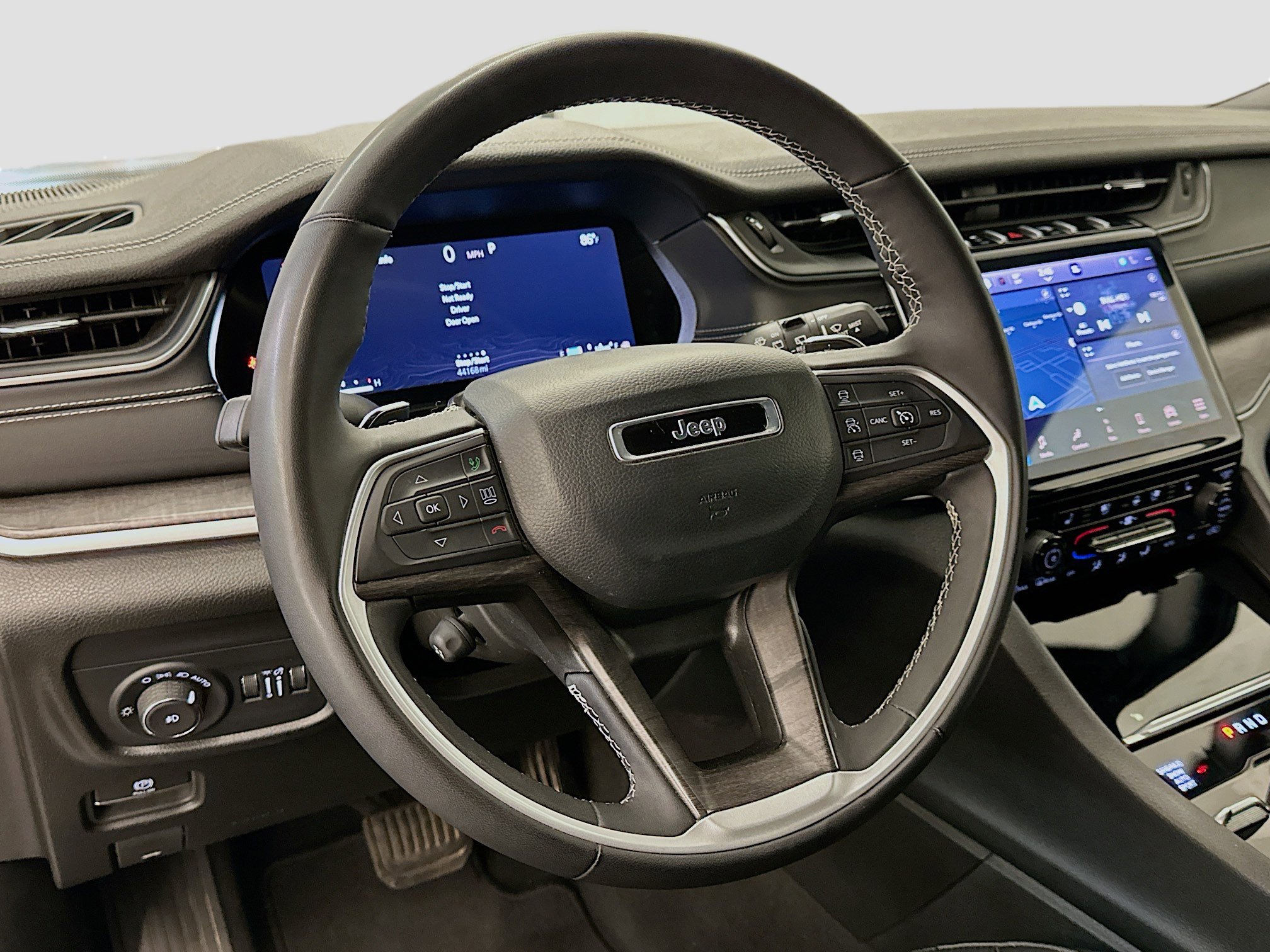 Used 2024 Jeep Grand Cherokee L Limited w/ Luxury Tech Group II image 18