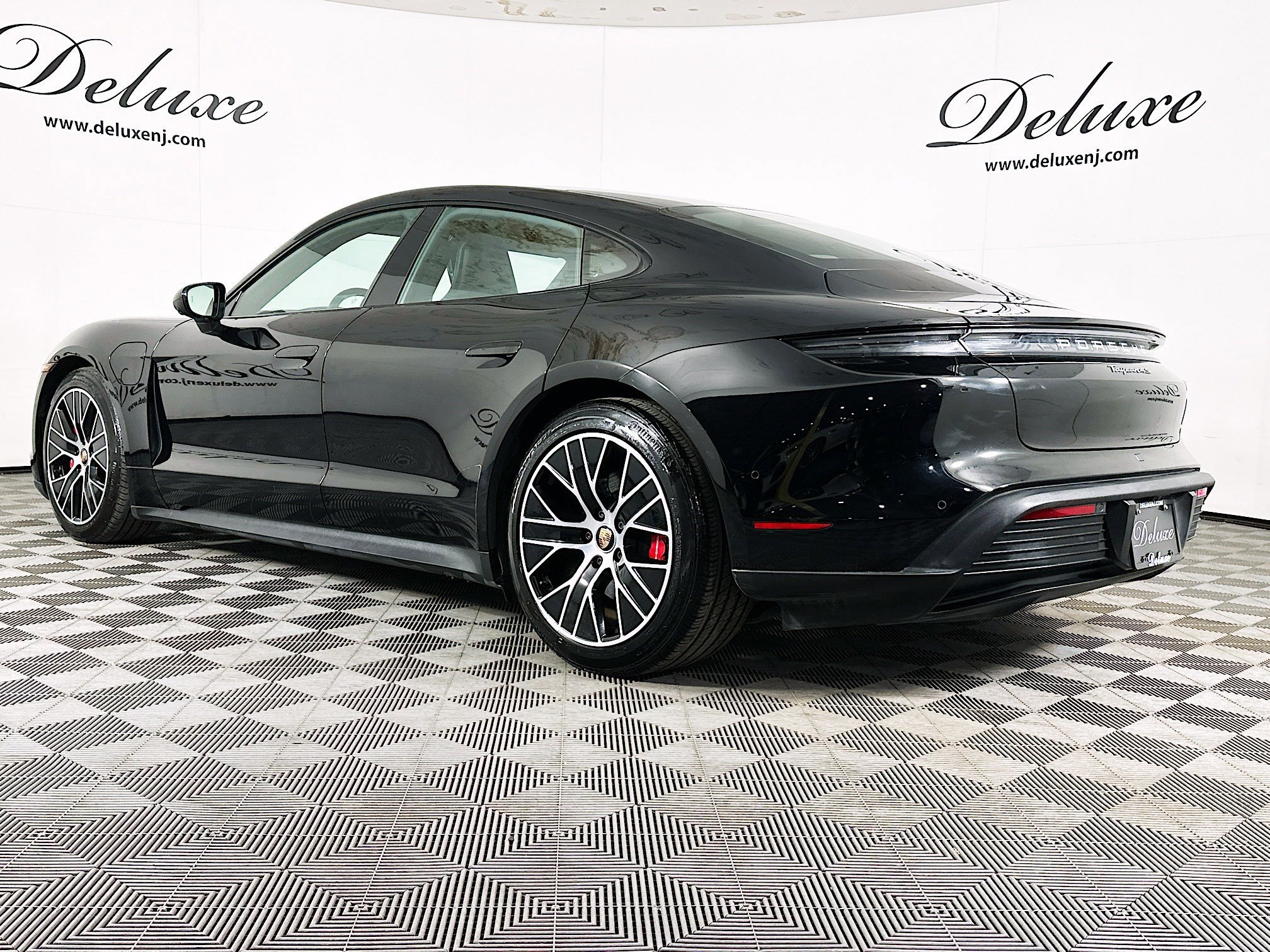 Used 2020 Porsche Taycan 4S image 4