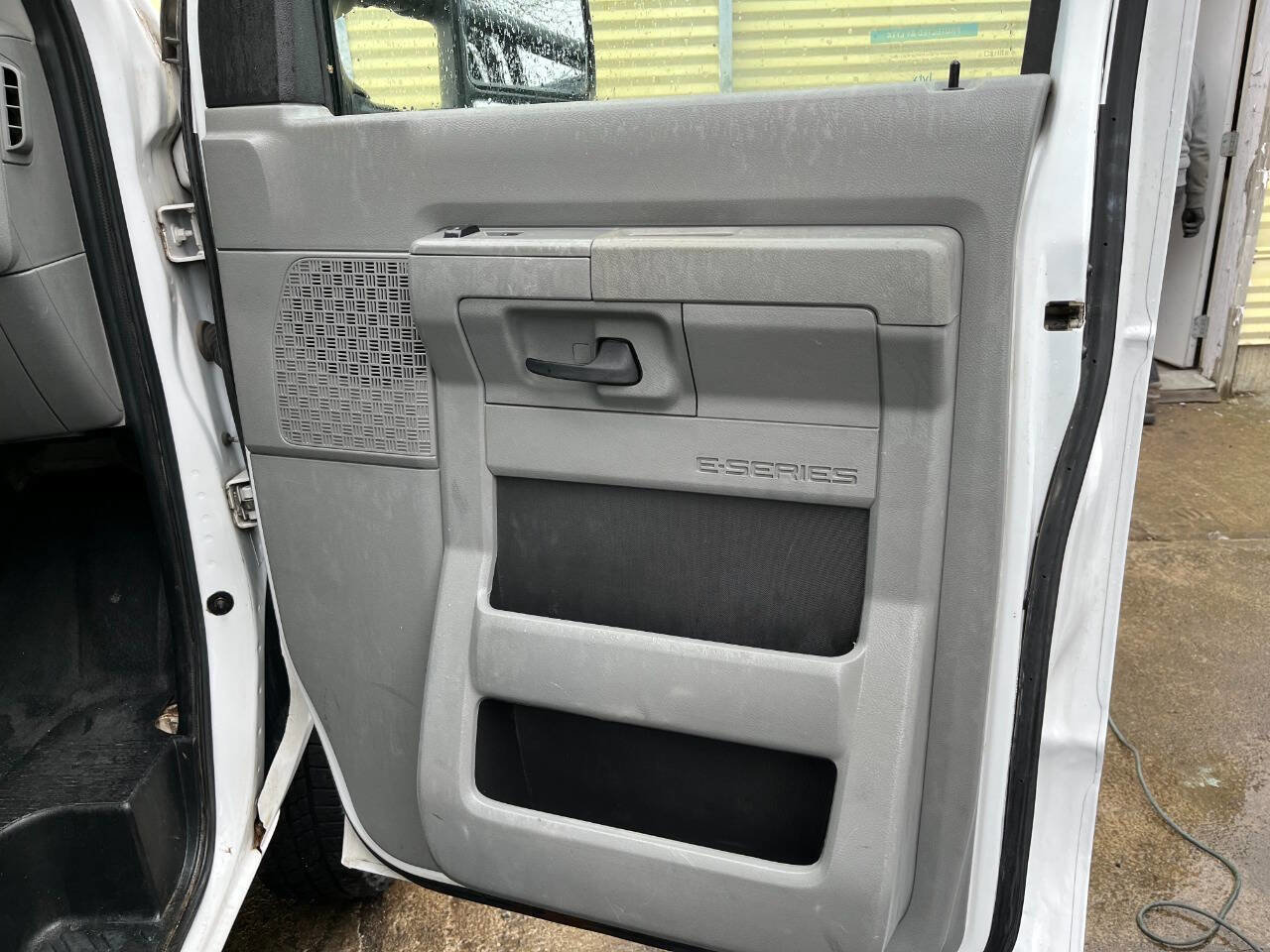 Used 2015 Ford E-450 and Econoline 450 Super Duty w/ Power Windows & Locks Group RWD image 9