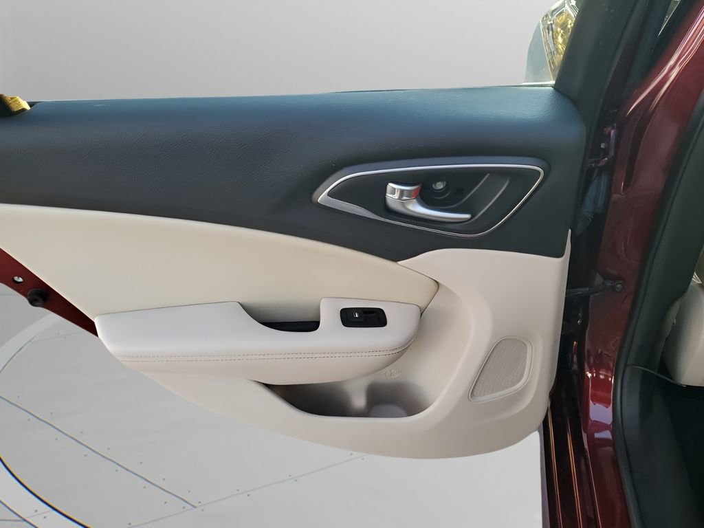 Used 2015 Chrysler 200 Limited w/ Convenience Group image 17