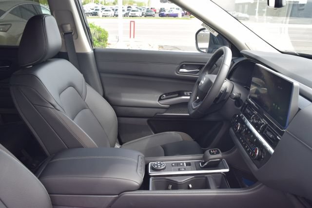 New 2026 Nissan Pathfinder SL w/ SL Premium Package AWD/4WD image 39