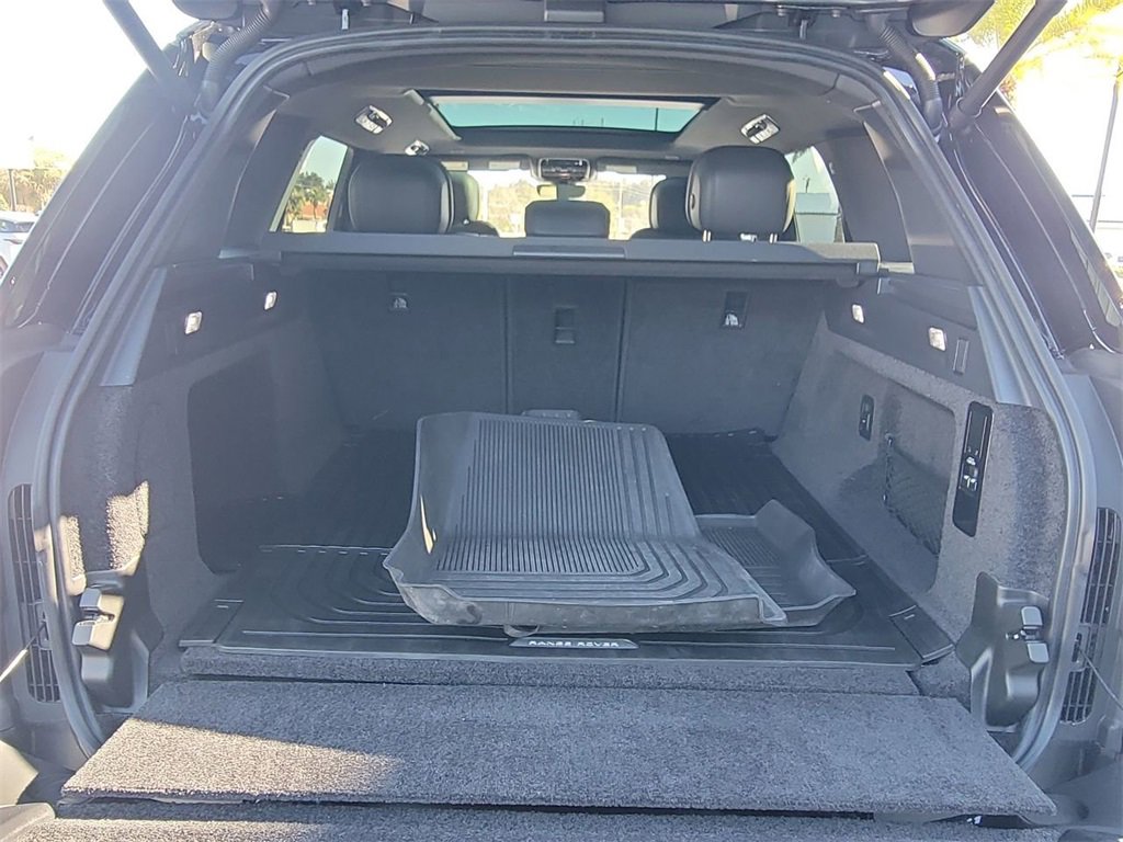 Used 2023 Land Rover Range Rover SE image 11