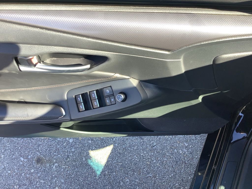 Used 2021 Toyota Avalon XSE image 24