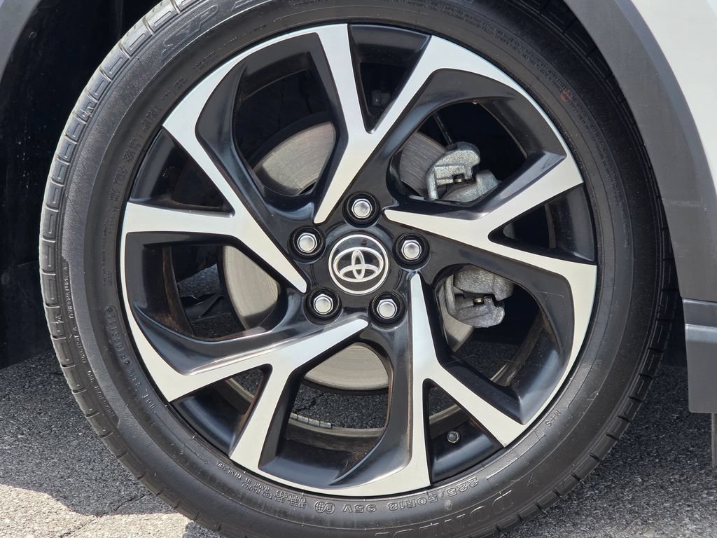 Used 2021 Toyota C-HR XLE FWD image 19