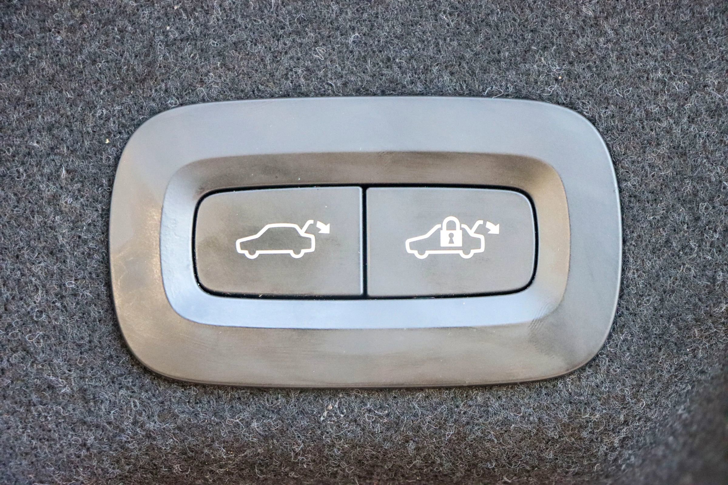 Used 2019 Volvo S90 T6 Momentum image 25