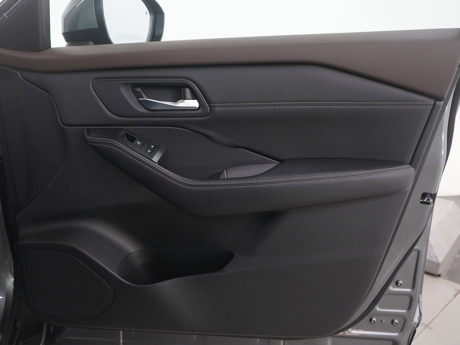 Used 2022 Nissan Rogue SV w/ SV Premium Package image 12