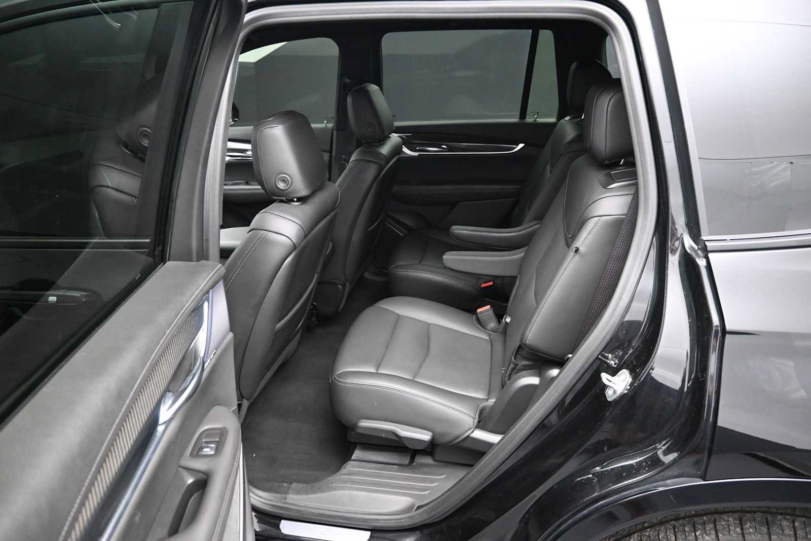 Used 2024 Cadillac XT6 Sport w/ Technology Package AWD/4WD image 15