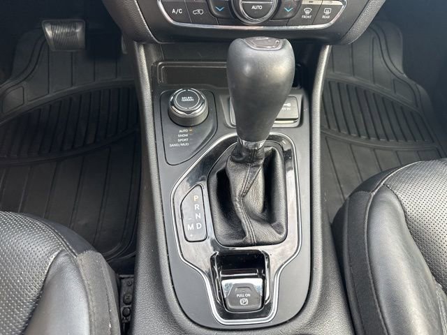 Used 2019 Jeep Cherokee Limited image 31