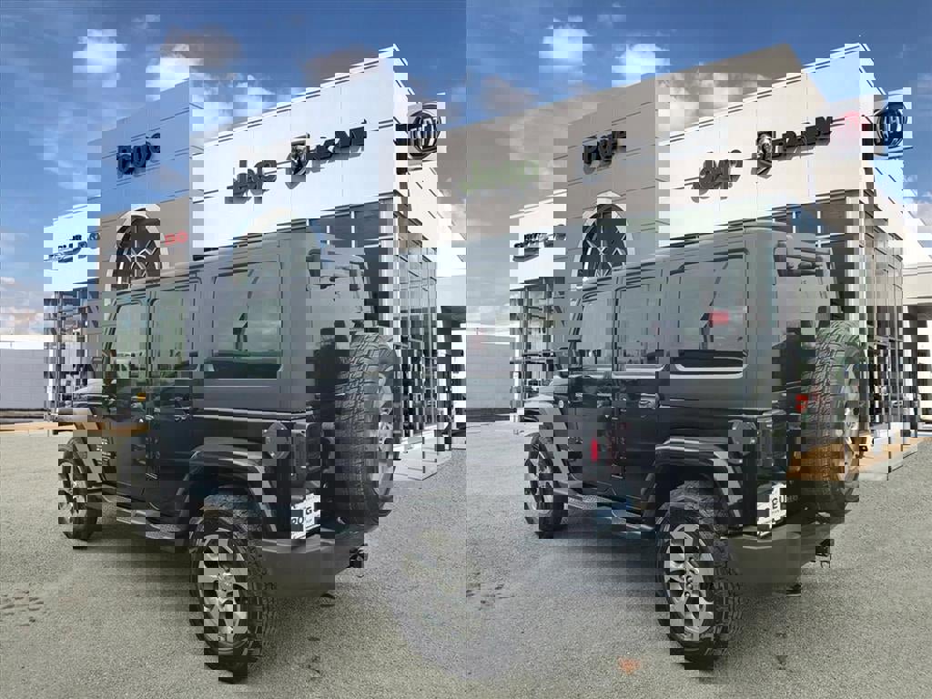 Used 2017 Jeep Wrangler Unlimited Sahara image 3