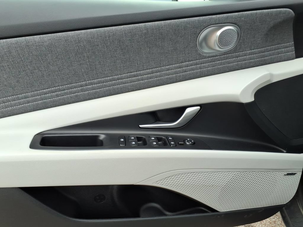 New 2026 Hyundai Elantra Limited FWD image 13