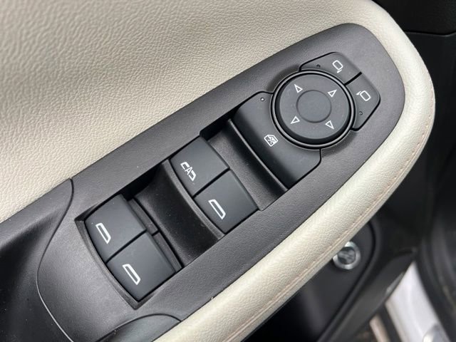 Used 2024 Buick Encore GX Avenir w/ Avenir Technology Package image 29