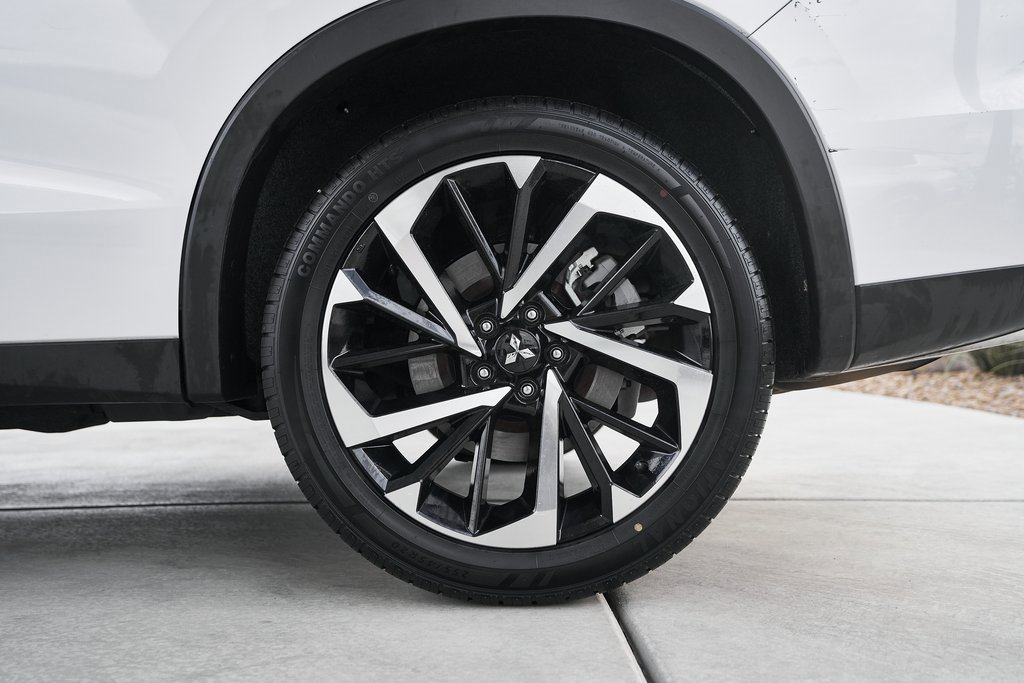 Used 2023 Mitsubishi Outlander SE image 8