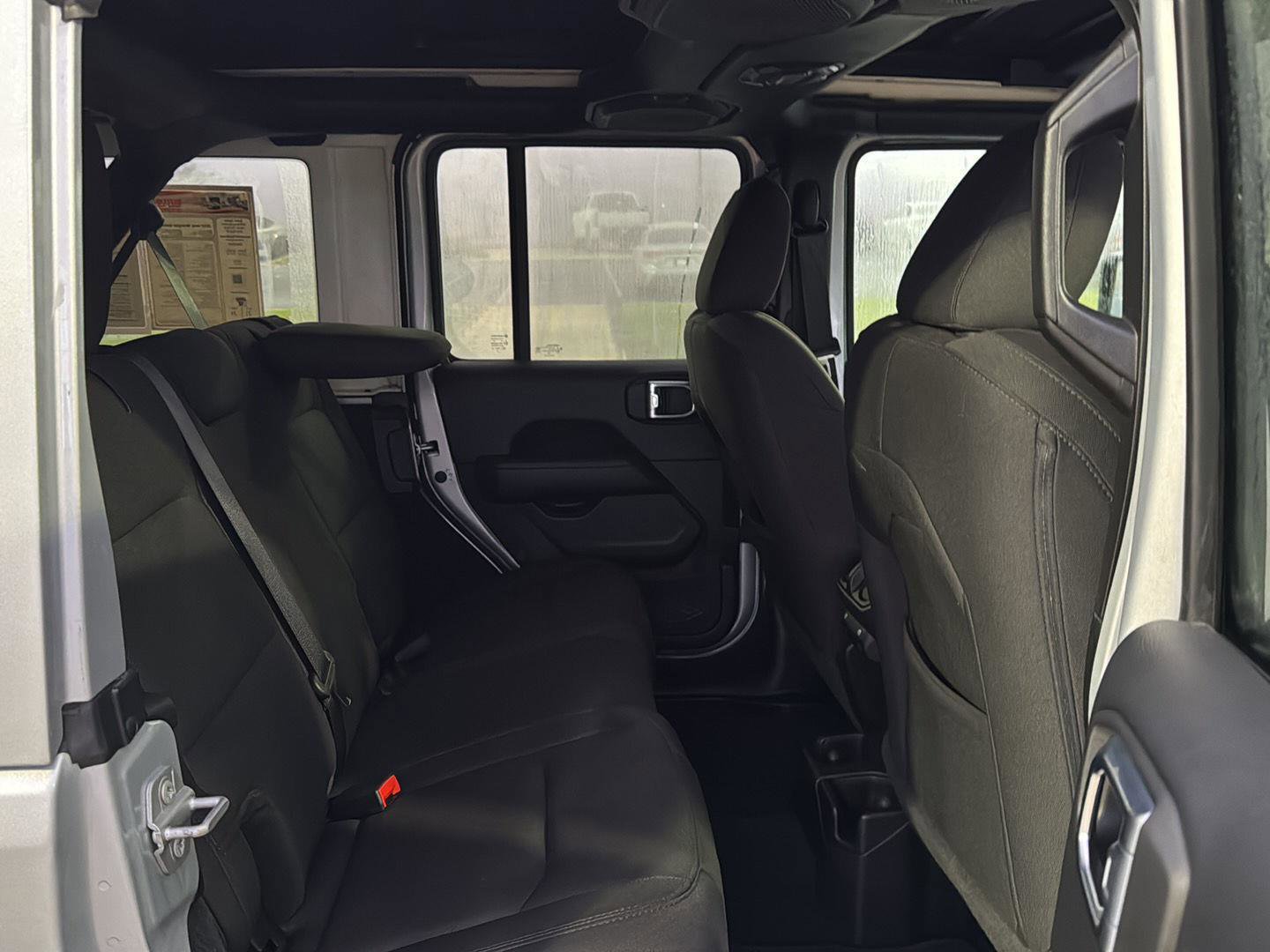 Used 2022 Jeep Wrangler Unlimited Sahara w/ Cold Weather Group image 11