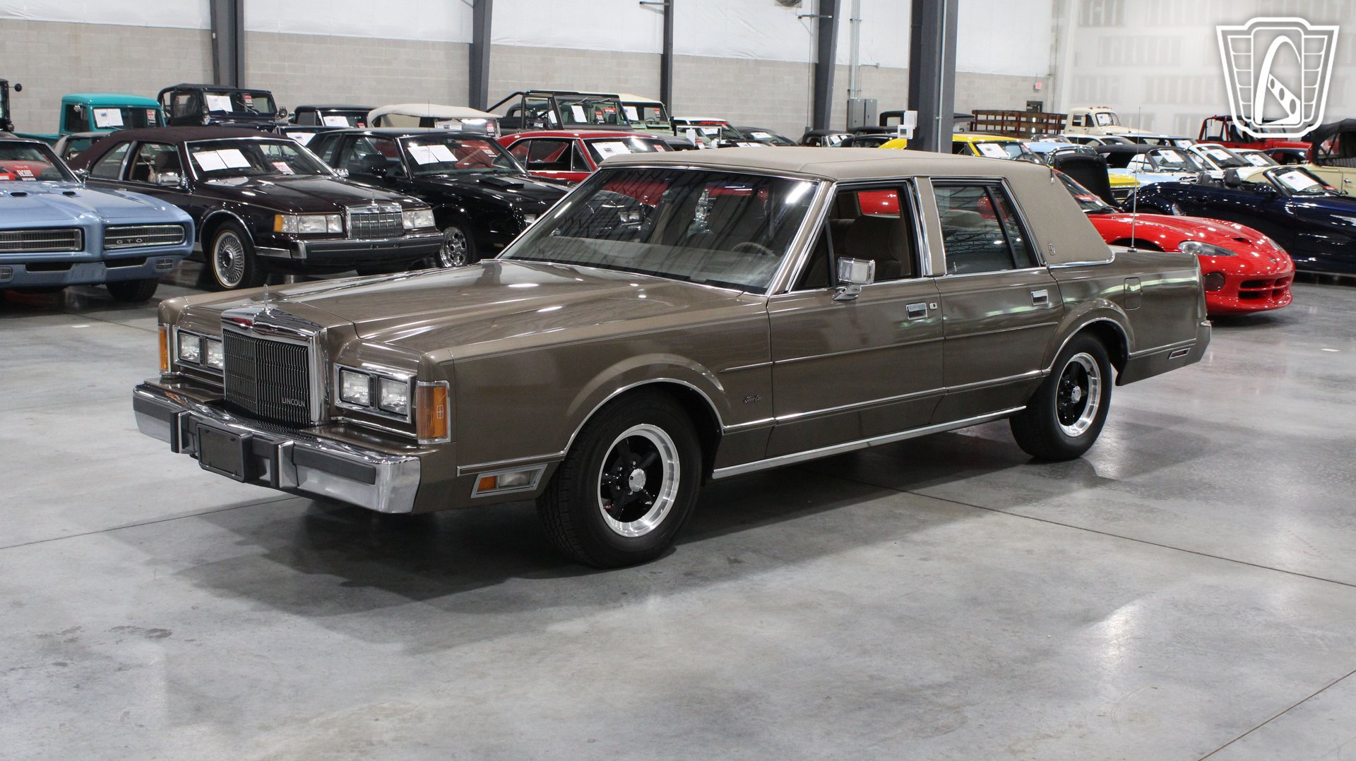 Used 1989 Lincoln Town Car RWD image 12