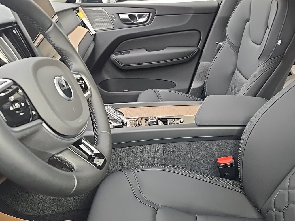 New 2026 Volvo XC60 B5 Plus w/ Climate Package AWD/4WD image 8