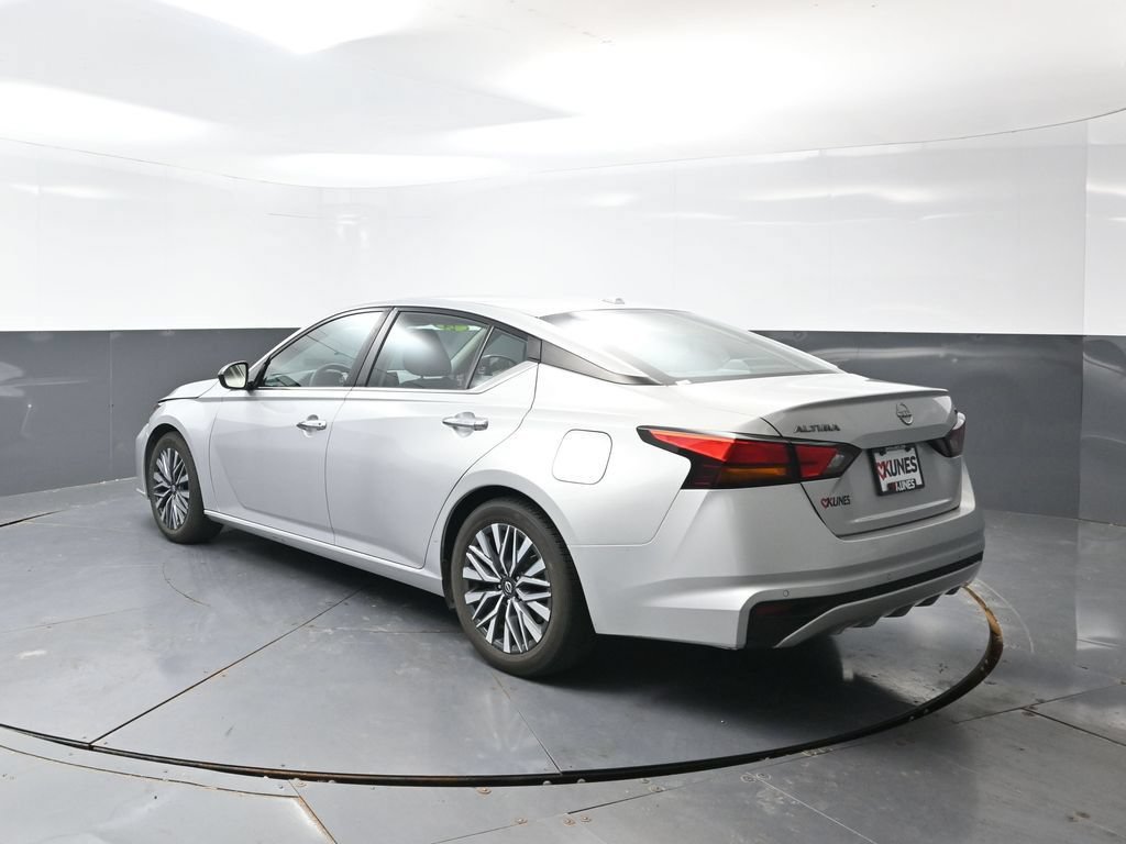 Used 2024 Nissan Altima 2.5 SV FWD image 11