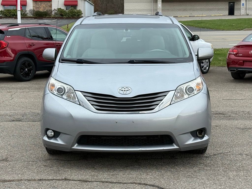Used 2013 Toyota Sienna XLE image 8