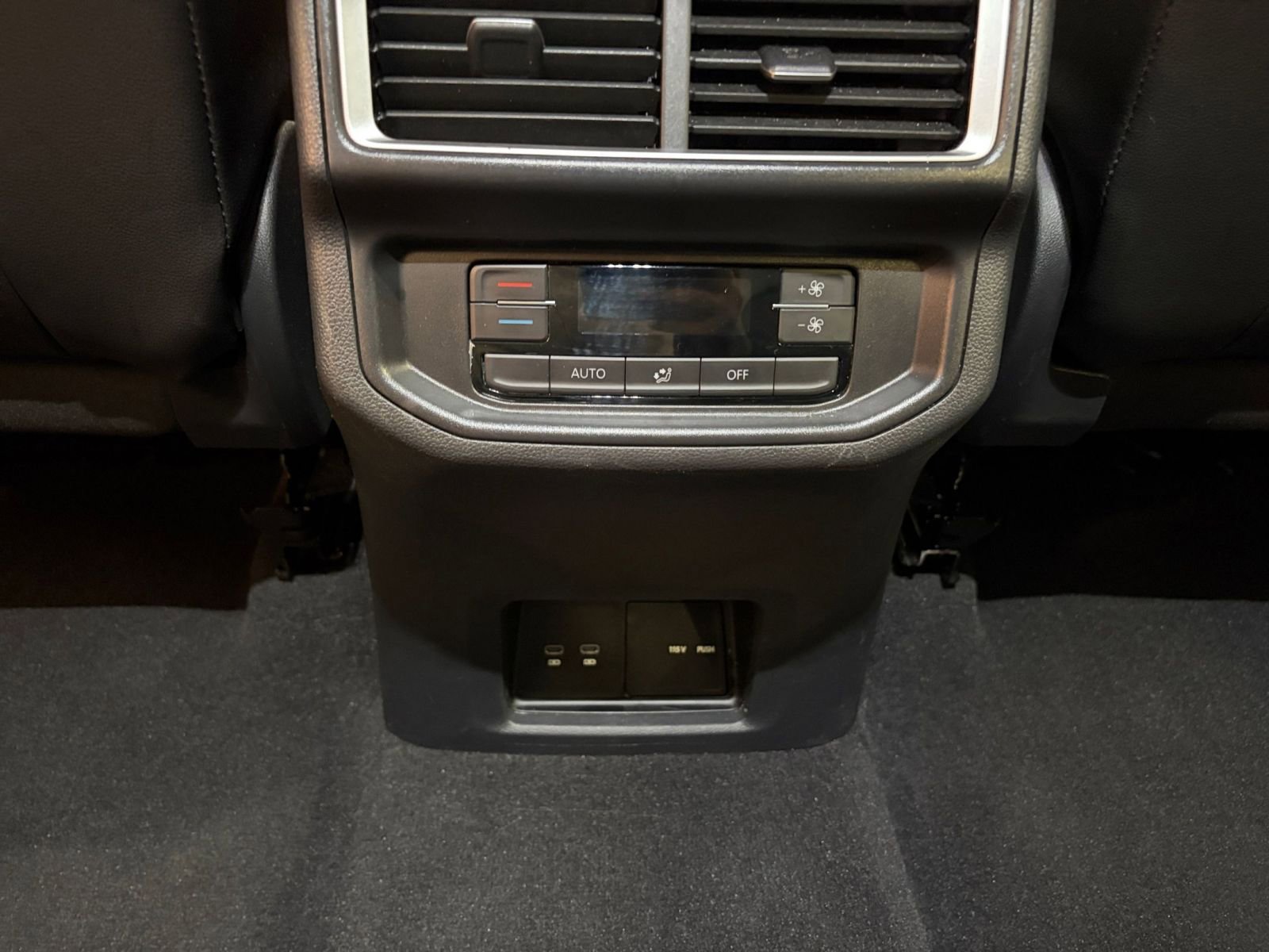 Used 2025 Volkswagen Atlas SE image 24