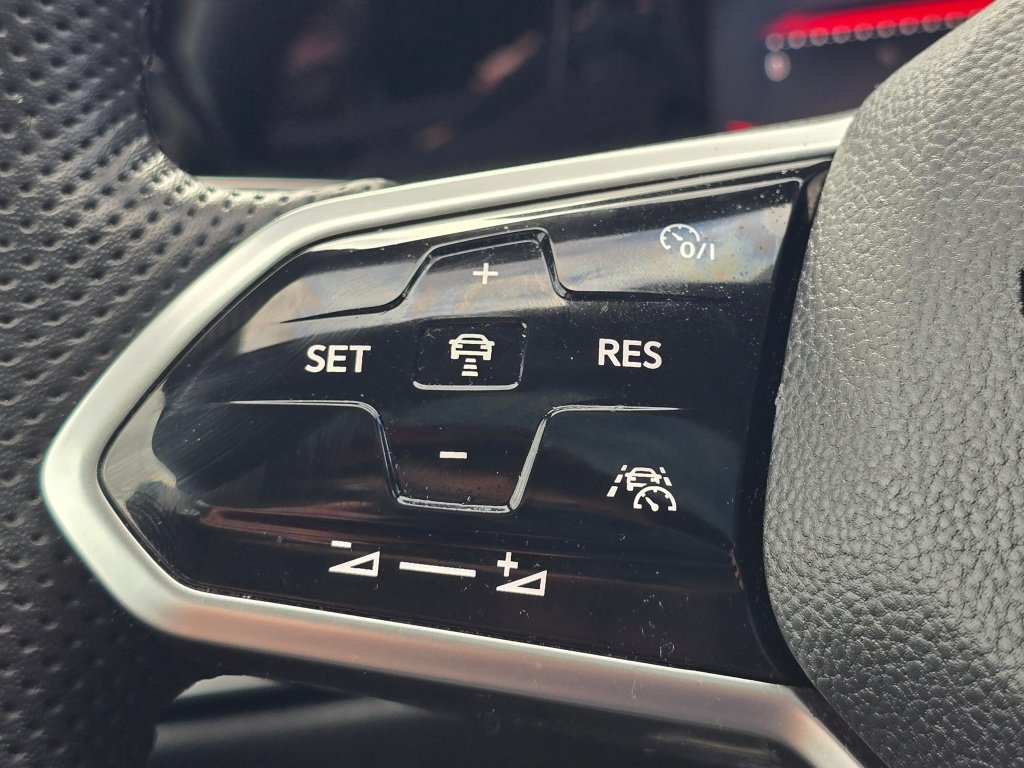 Used 2022 Volkswagen GTI SE FWD image 45