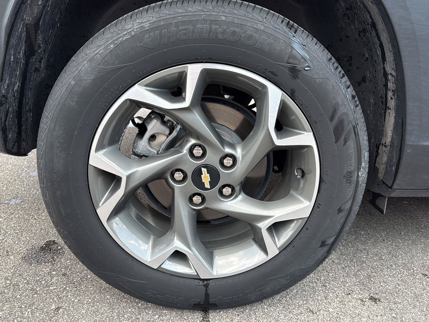 Used 2024 Chevrolet Trax LT w/ Sunroof Package FWD image 13