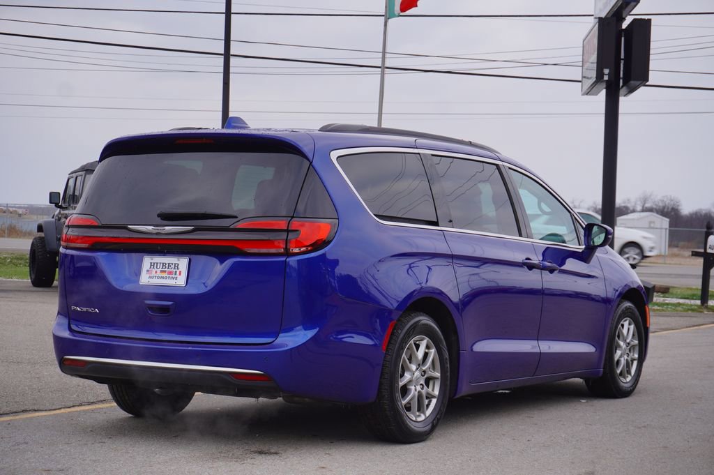 Used 2021 Chrysler Pacifica Touring image 7