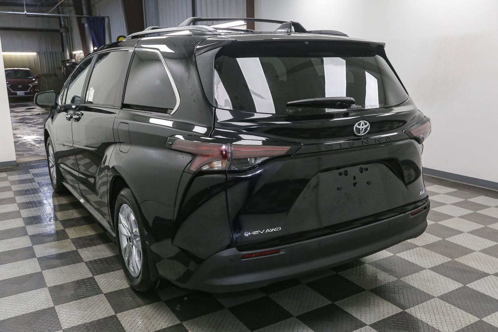 New 2026 Toyota Sienna XLE image 8
