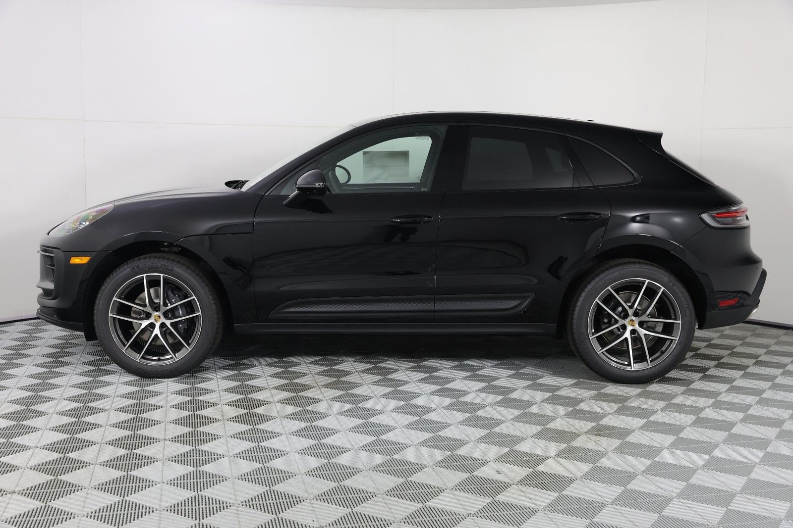 New 2026 Porsche Macan AWD/4WD image 2