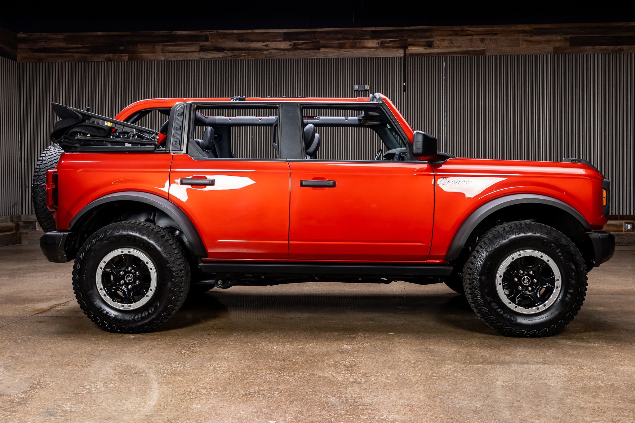 Used 2023 Ford Bronco Black Diamond w/ Sasquatch Package image 18