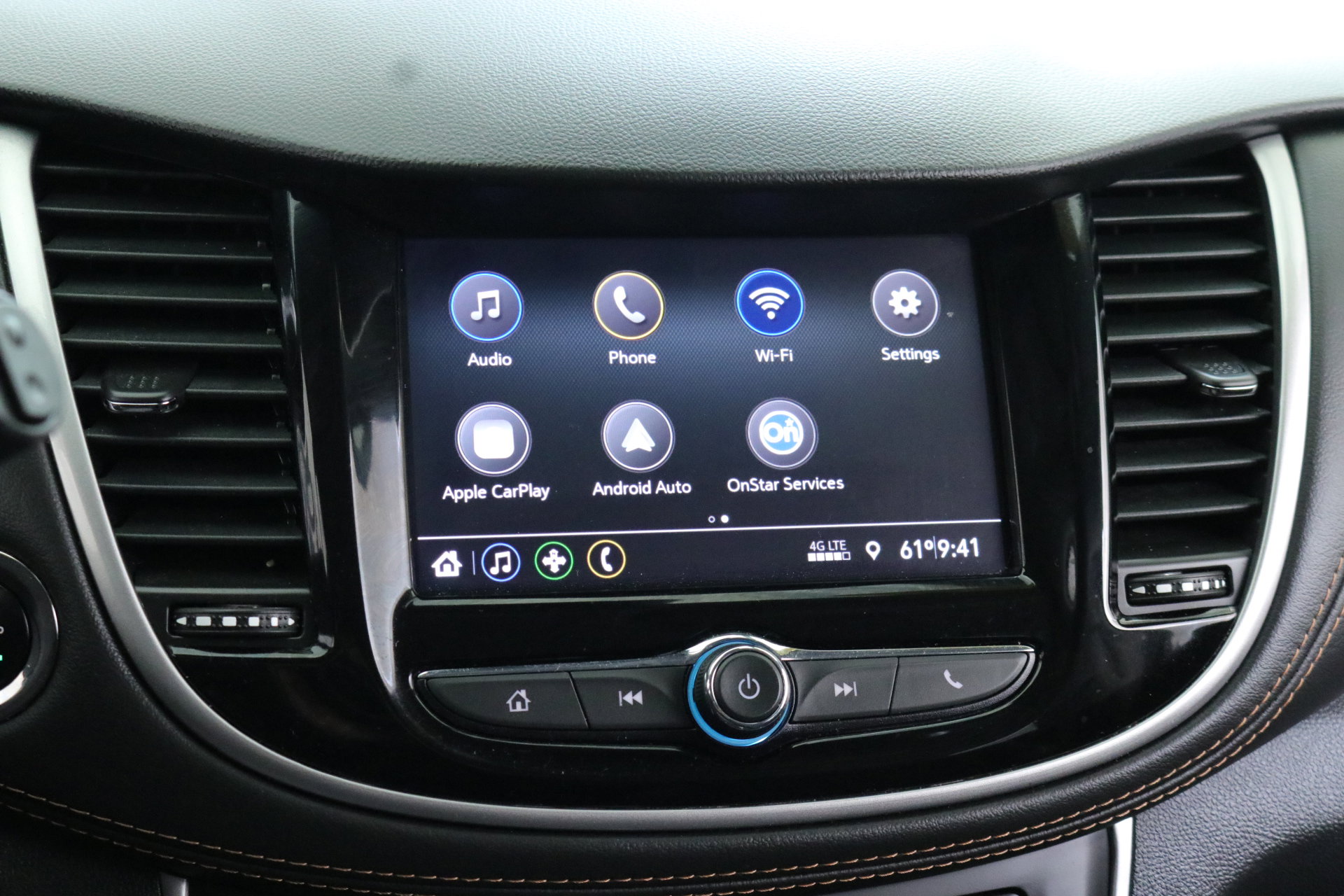 Used 2022 Chevrolet Trax LT w/ LT Convenience Package image 17