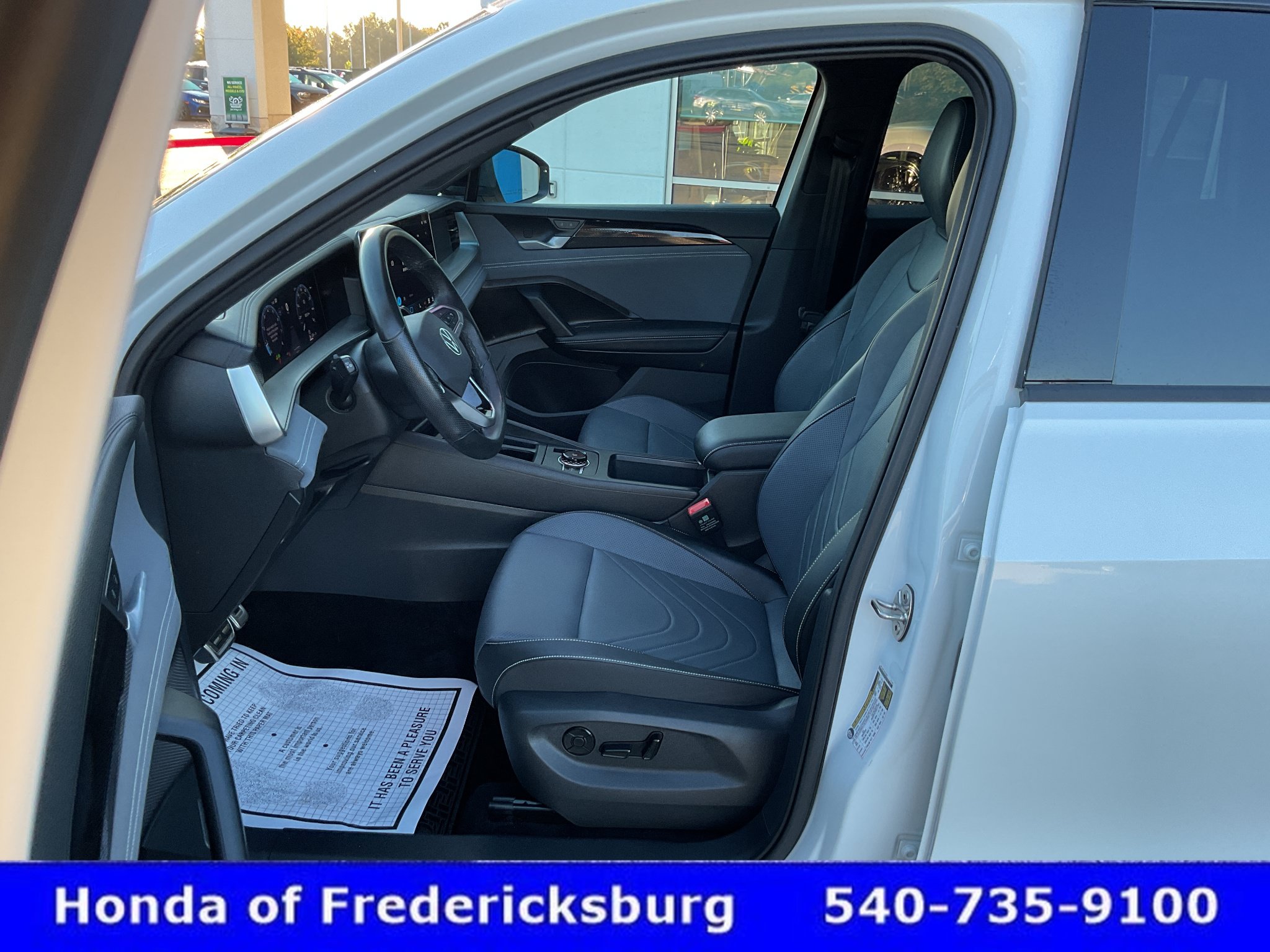 Used 2025 Volkswagen Tiguan SE R-Line AWD/4WD image 27