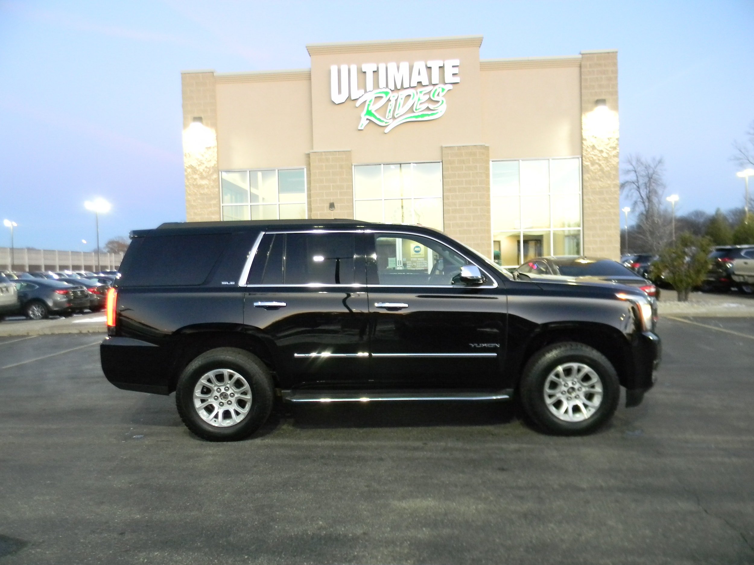 Used 2015 GMC Yukon SLE AWD/4WD image 1