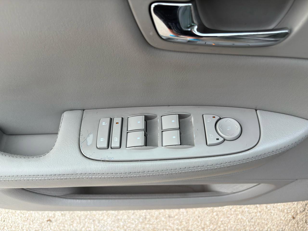 Used 2006 Cadillac DTS FWD image 30