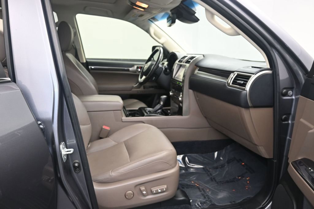 Used 2020 Lexus GX 460 Luxury w/ Accessory Package AWD/4WD image 11