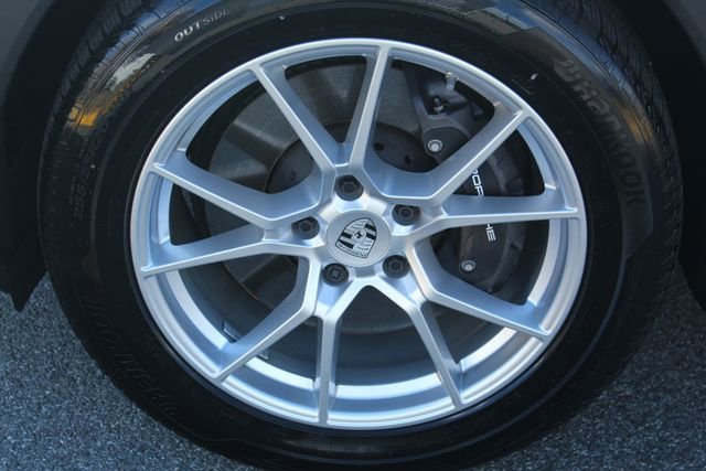 Certified 2025 Porsche Cayenne Base image 15