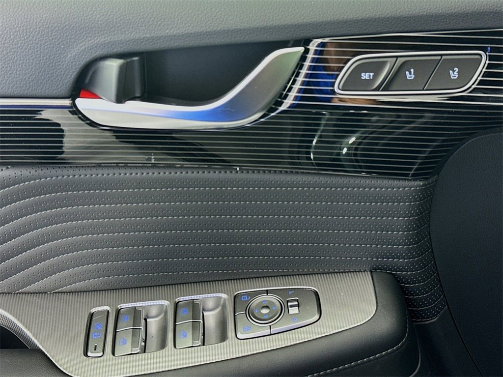 Used 2024 Hyundai Palisade Calligraphy image 18