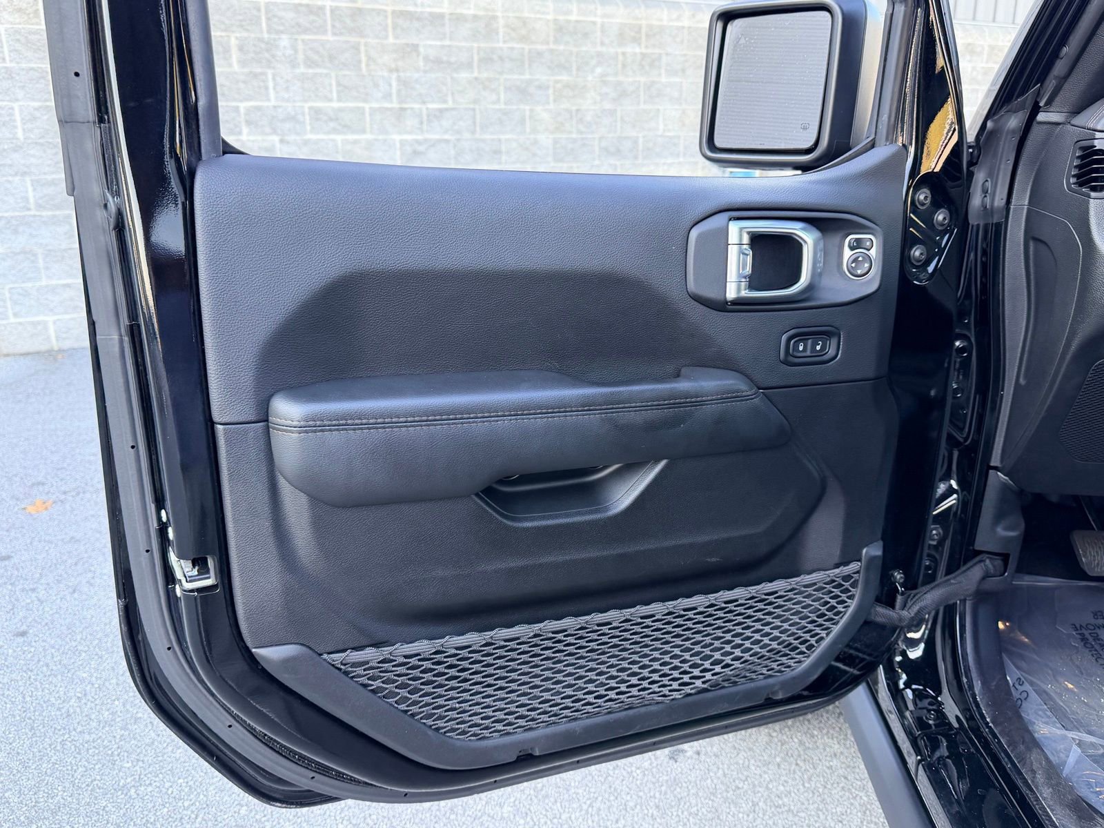 Used 2021 Jeep Wrangler Unlimited Rubicon w/ Trailer Tow Package image 29