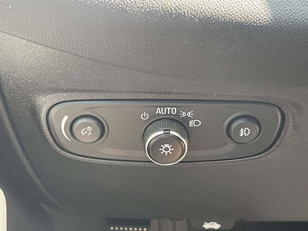 Used 2018 Chevrolet Equinox Premier FWD image 27