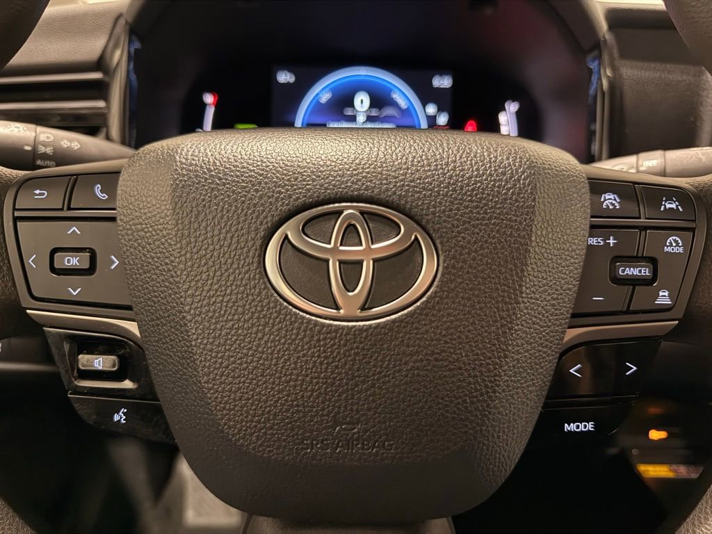 Used 2025 Toyota Camry LE image 17