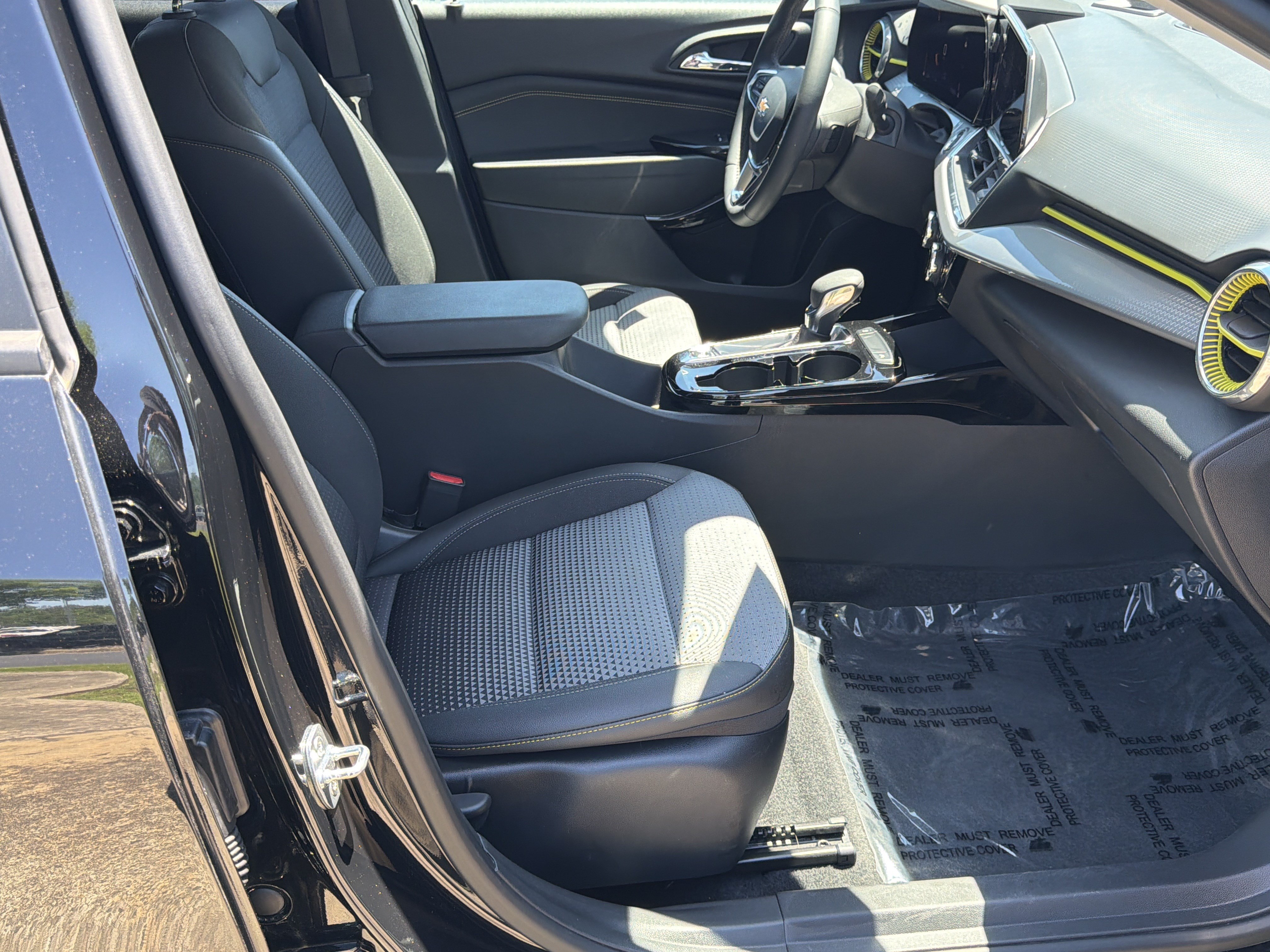 Used 2024 Chevrolet Trax LT FWD image 13