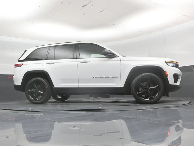 Used 2024 Jeep Grand Cherokee Altitude AWD/4WD image 53