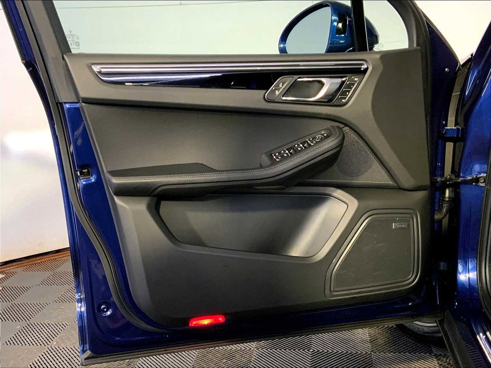 Certified 2025 Porsche Macan image 25