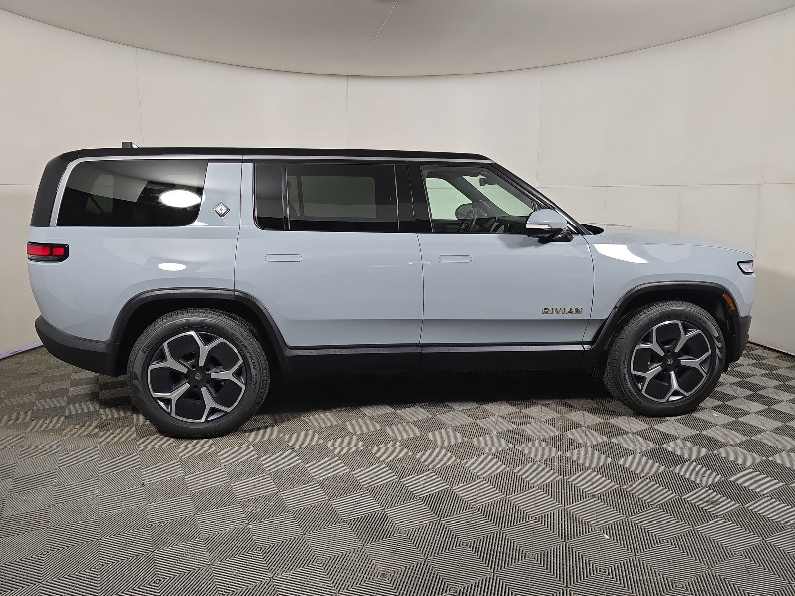 Used 2024 Rivian R1S Adventure AWD/4WD image 6