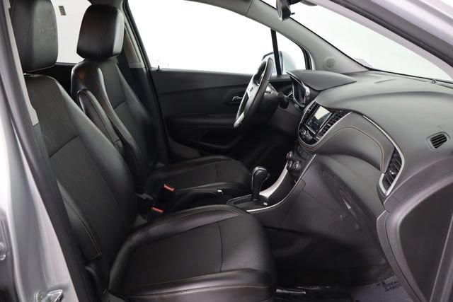 Used 2019 Chevrolet Trax LT w/ LT Convenience Package FWD image 18