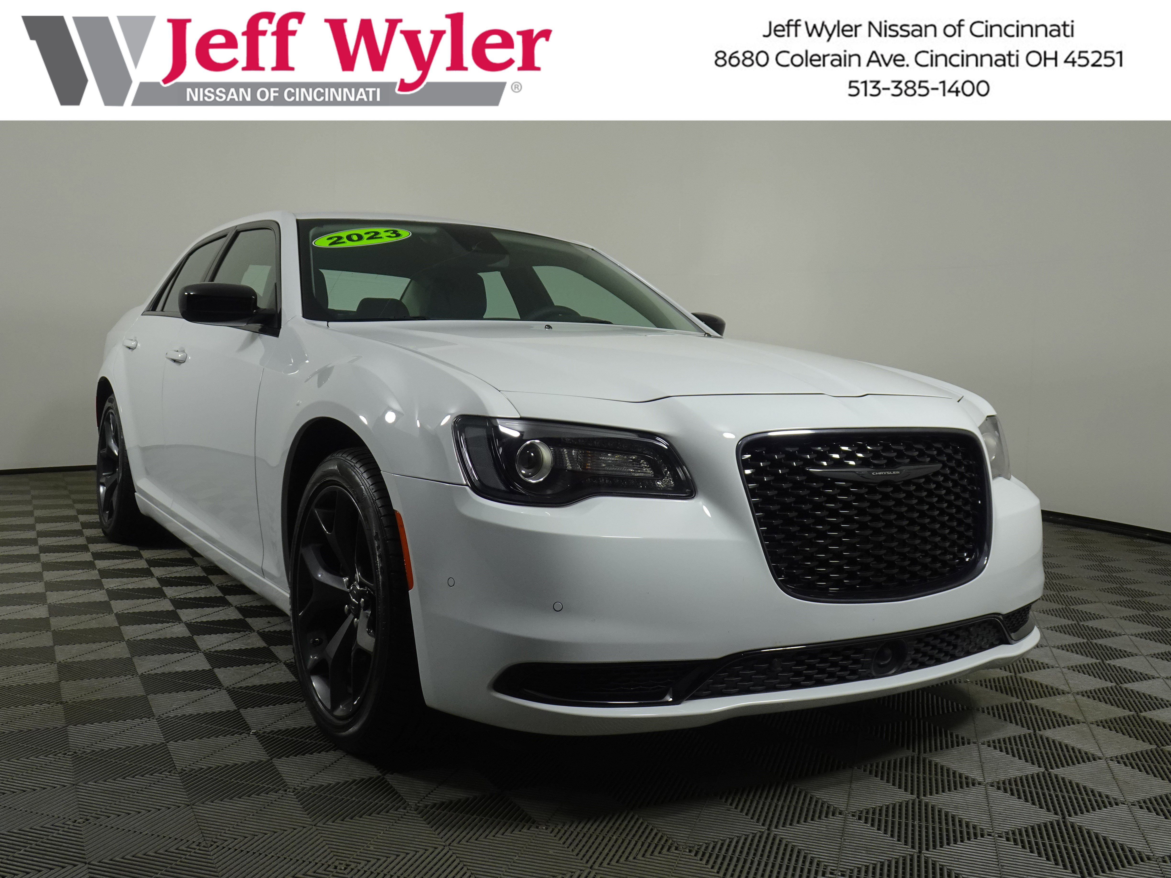 Used 2023 Chrysler 300 Touring w/ Safetytec Plus Group