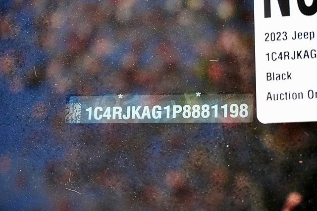 Certified 2023 Jeep Grand Cherokee L Laredo image 32