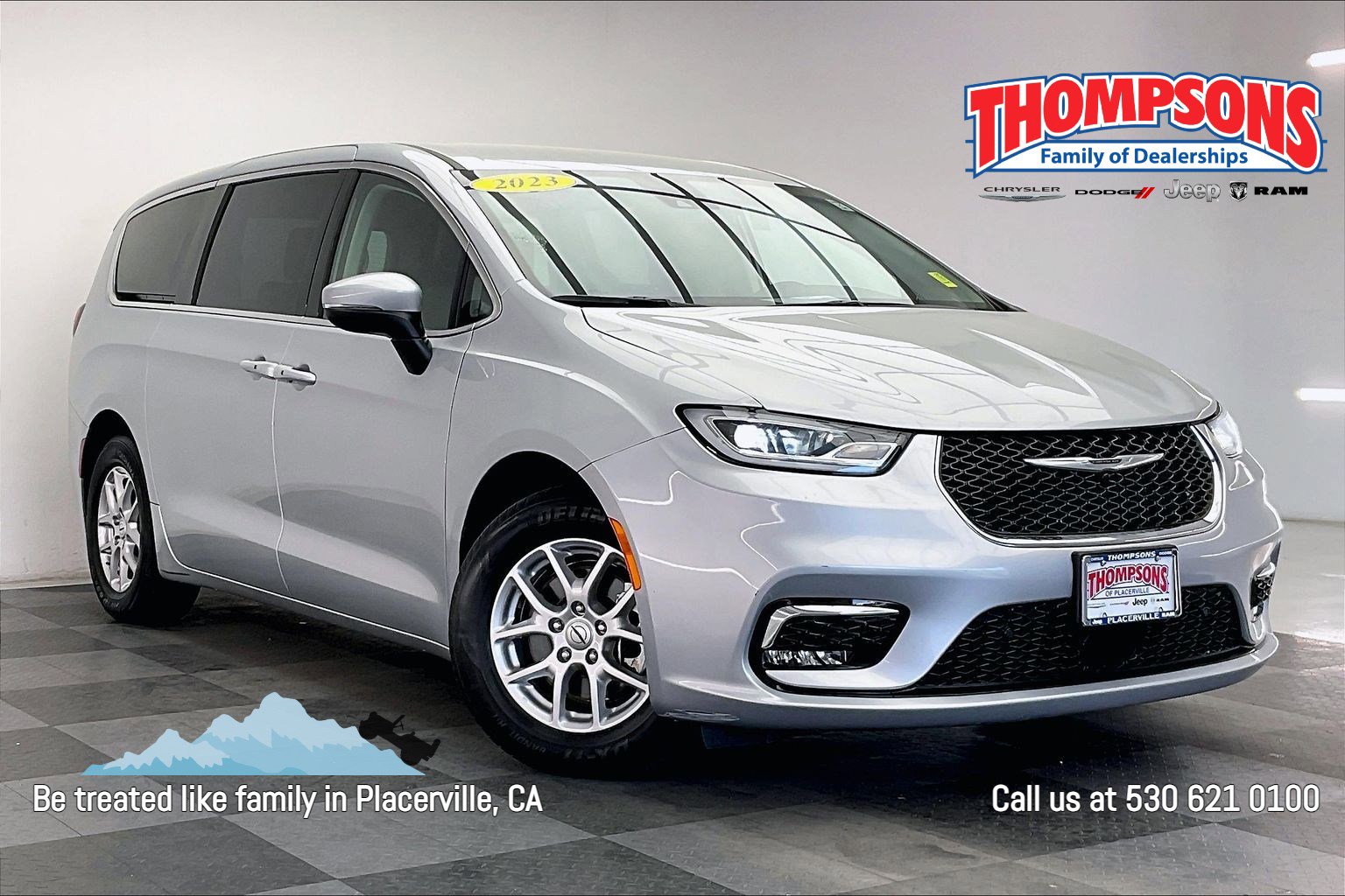 Used 2023 Chrysler Pacifica Touring-L image 1