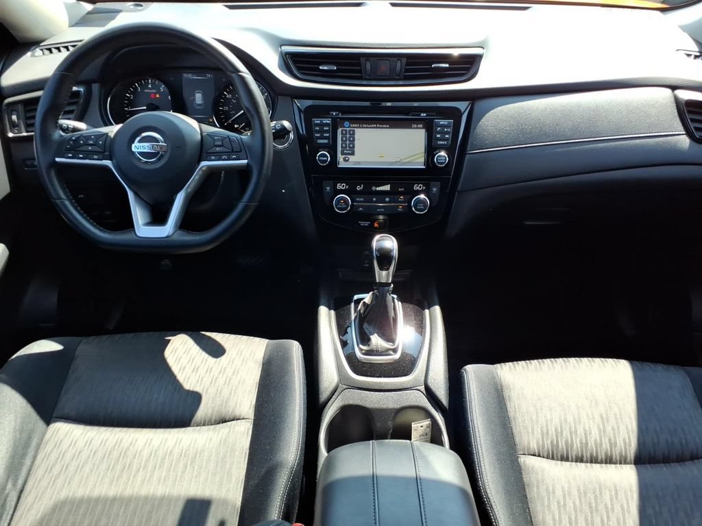 Used 2017 Nissan Rogue SV w/ SV Premium Package AWD/4WD image 15