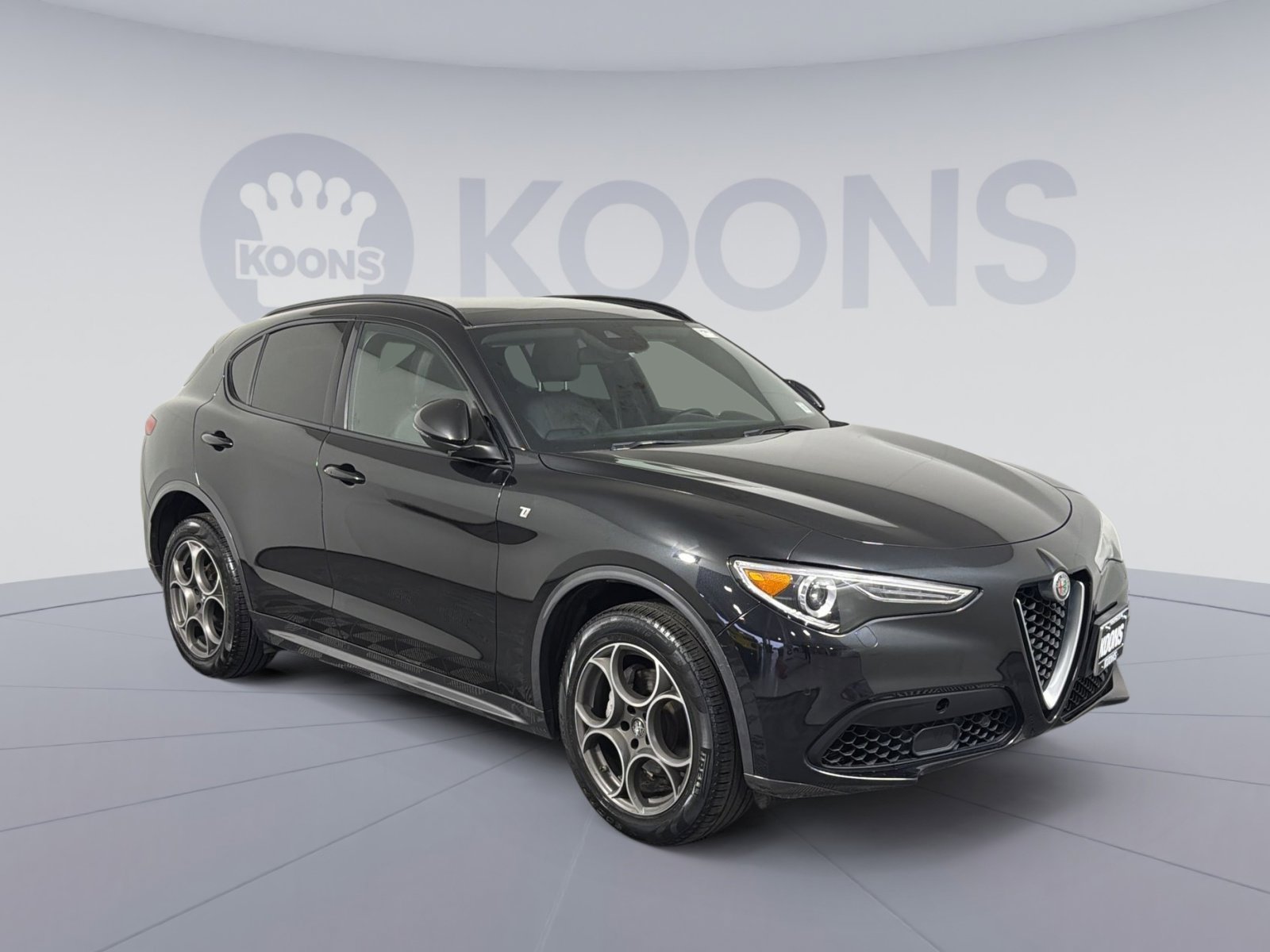 Used 2023 Alfa Romeo Stelvio Ti image 10
