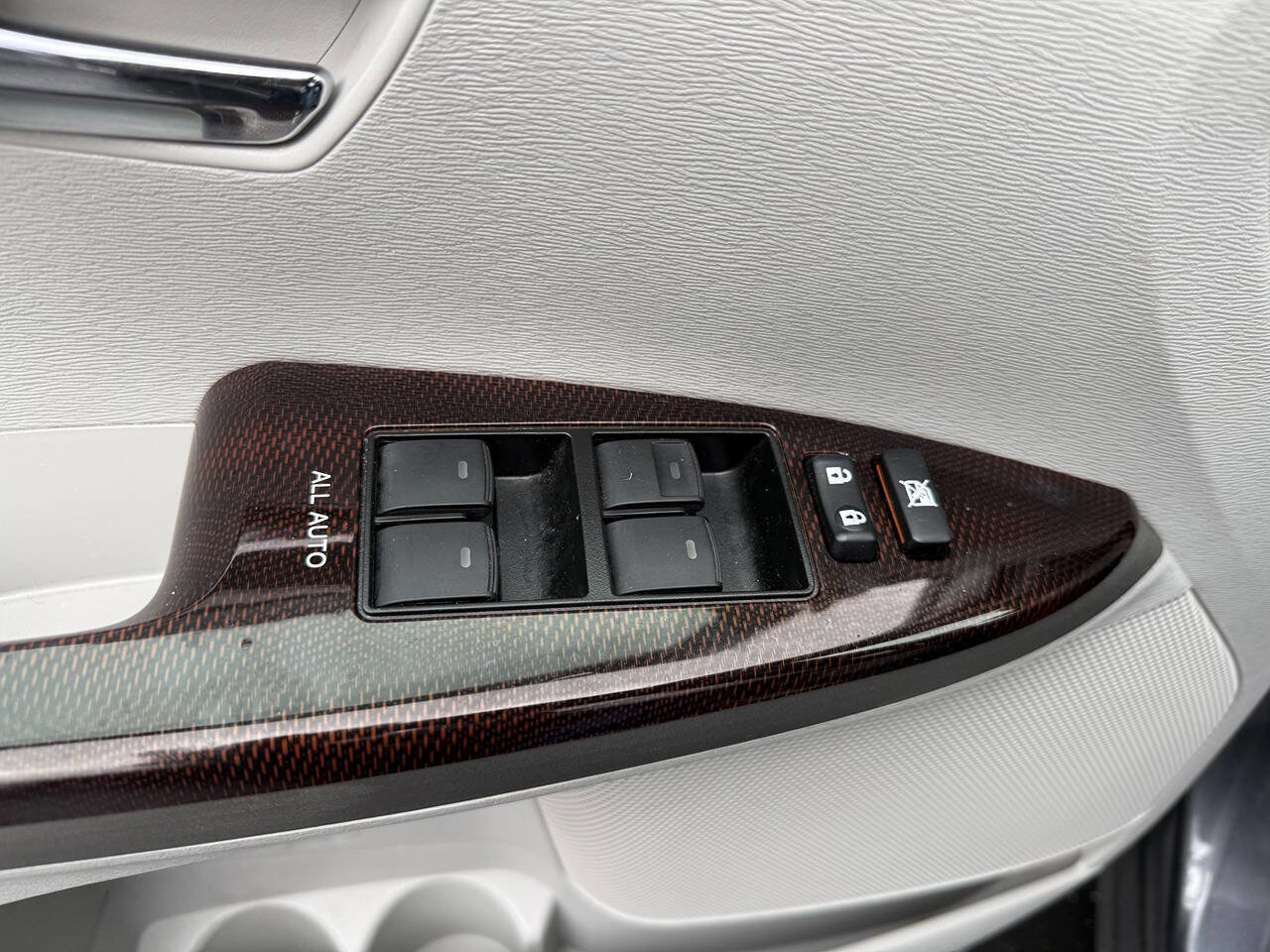 Used 2011 Toyota Venza AWD w/ Convenience Pkg image 12