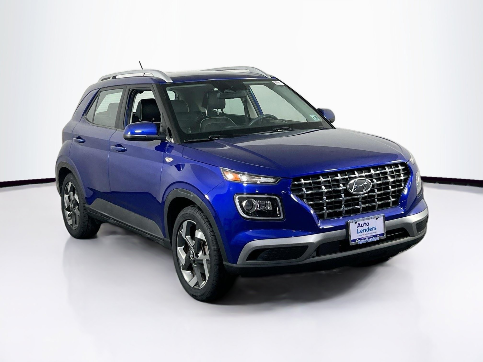 Used 2023 Hyundai Venue Limited w/ Cargo Package FWD image 3